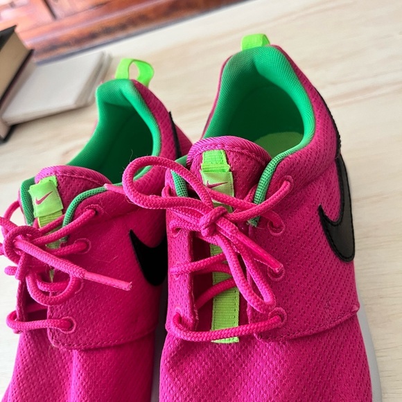 NIKE Roshe Run - Pink/White/Green Girls 7Y - Picture 15 of 16